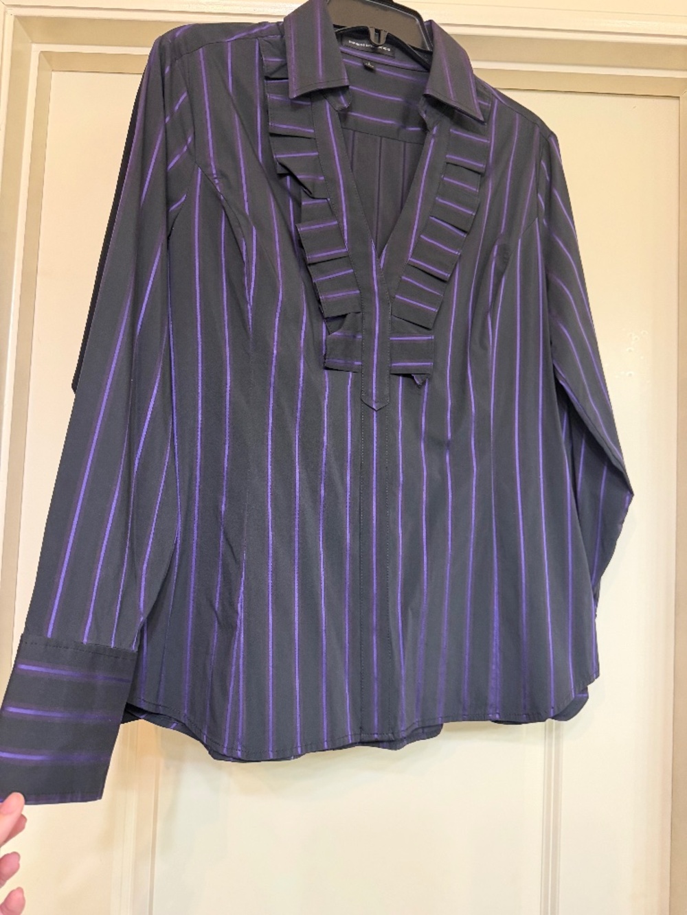 Long sleeved ladies dress shirt with collar